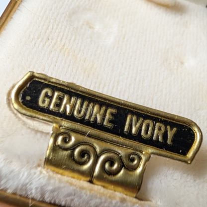 Avocado Green vintage Chanté ring box with "genuine ivory" tag inside