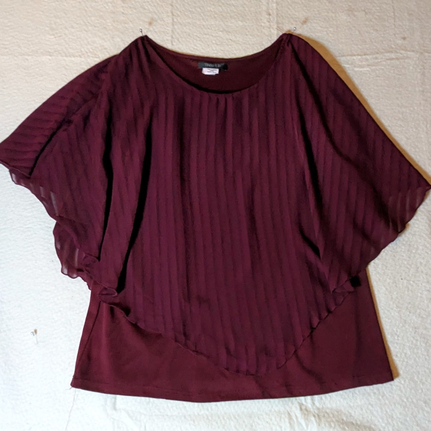Theo & b burgundy tank with silky/swingy over layer, size XL