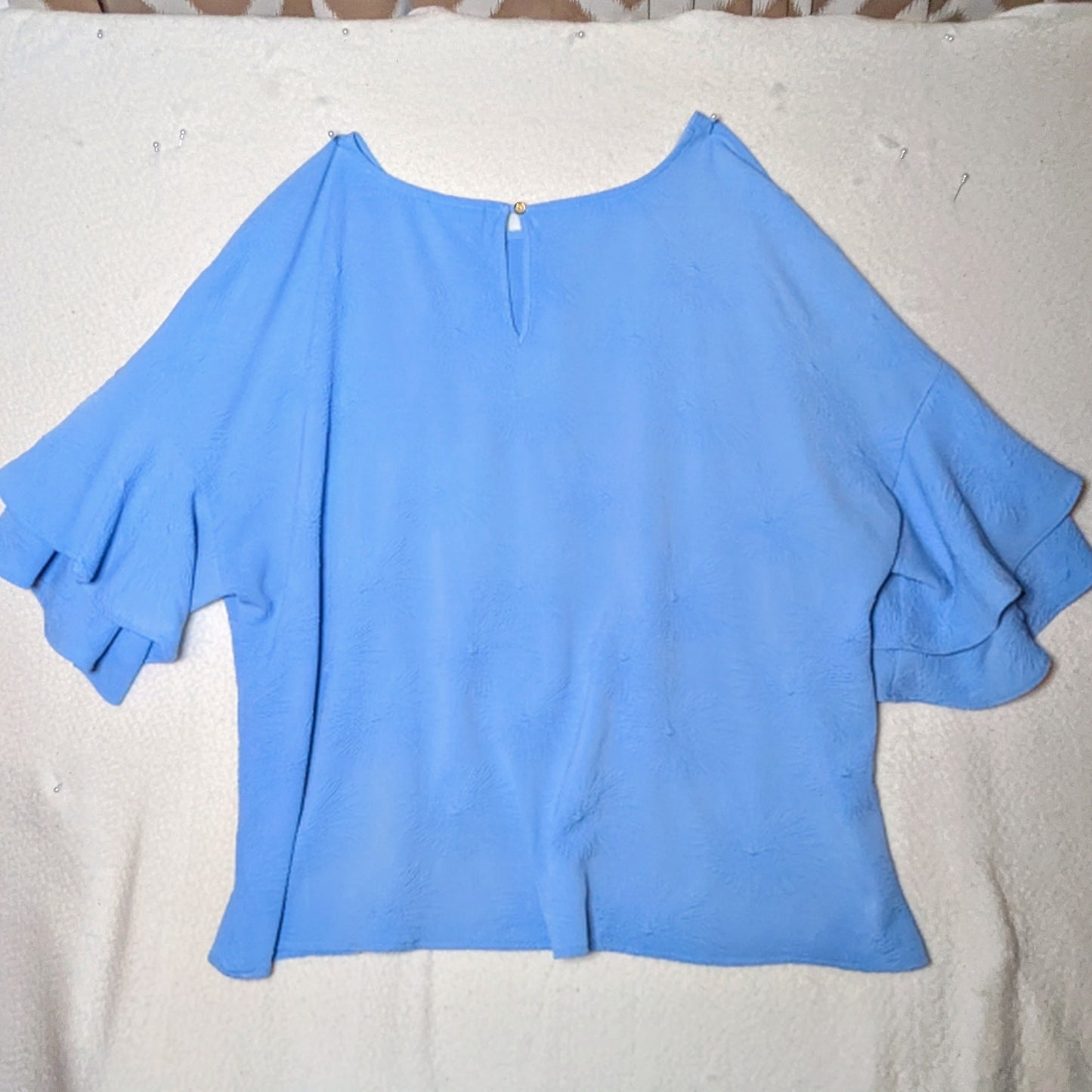 Textured Liz Claiborne cornflower blue blouse w/ 2x layer bell sleeves, size 1X