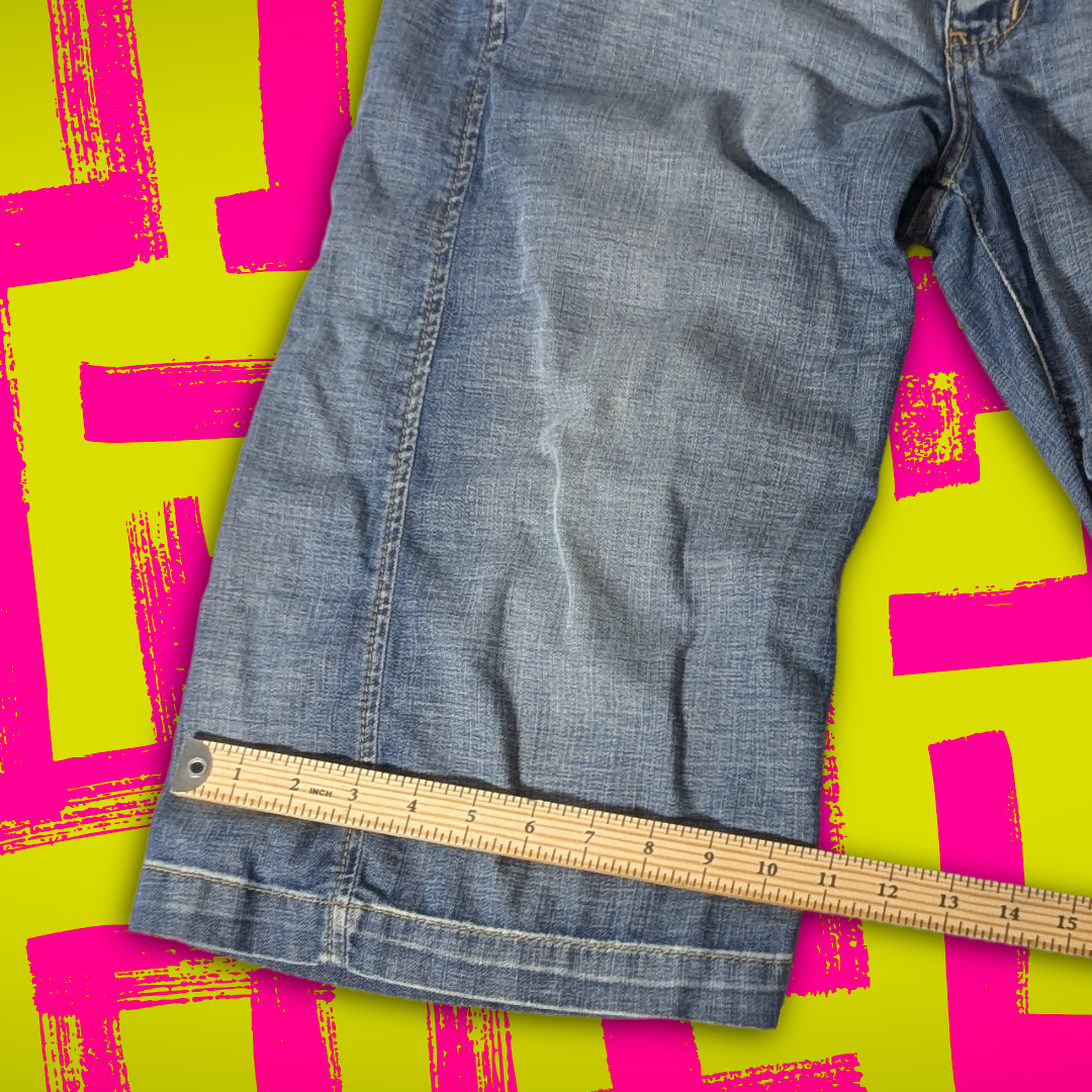 GUESS JEANS Capri Medium Blue Wash Denim US Women's 8/Jeans Size 29