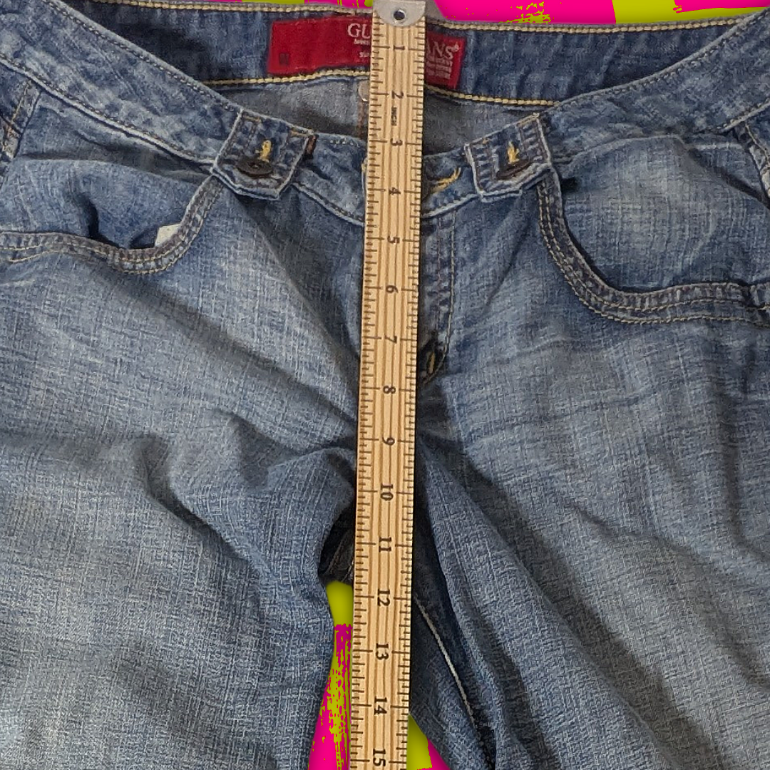 GUESS JEANS Capri Medium Blue Wash Denim US Women's 8/Jeans Size 29