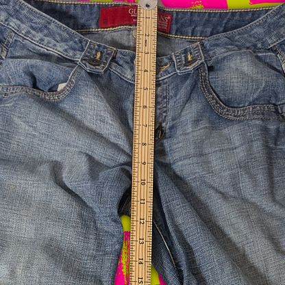 GUESS JEANS Capri Medium Blue Wash Denim US Women's 8/Jeans Size 29