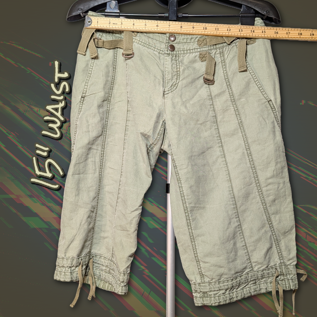 Free People sz 6 Army Green Capri Pants, Pockets! Adorable buckles detailing