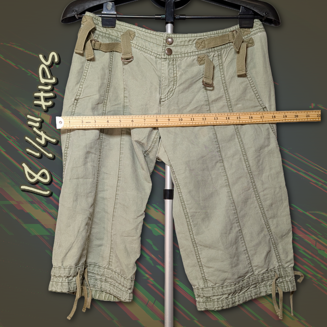 Free People sz 6 Army Green Capri Pants, Pockets! Adorable buckles detailing