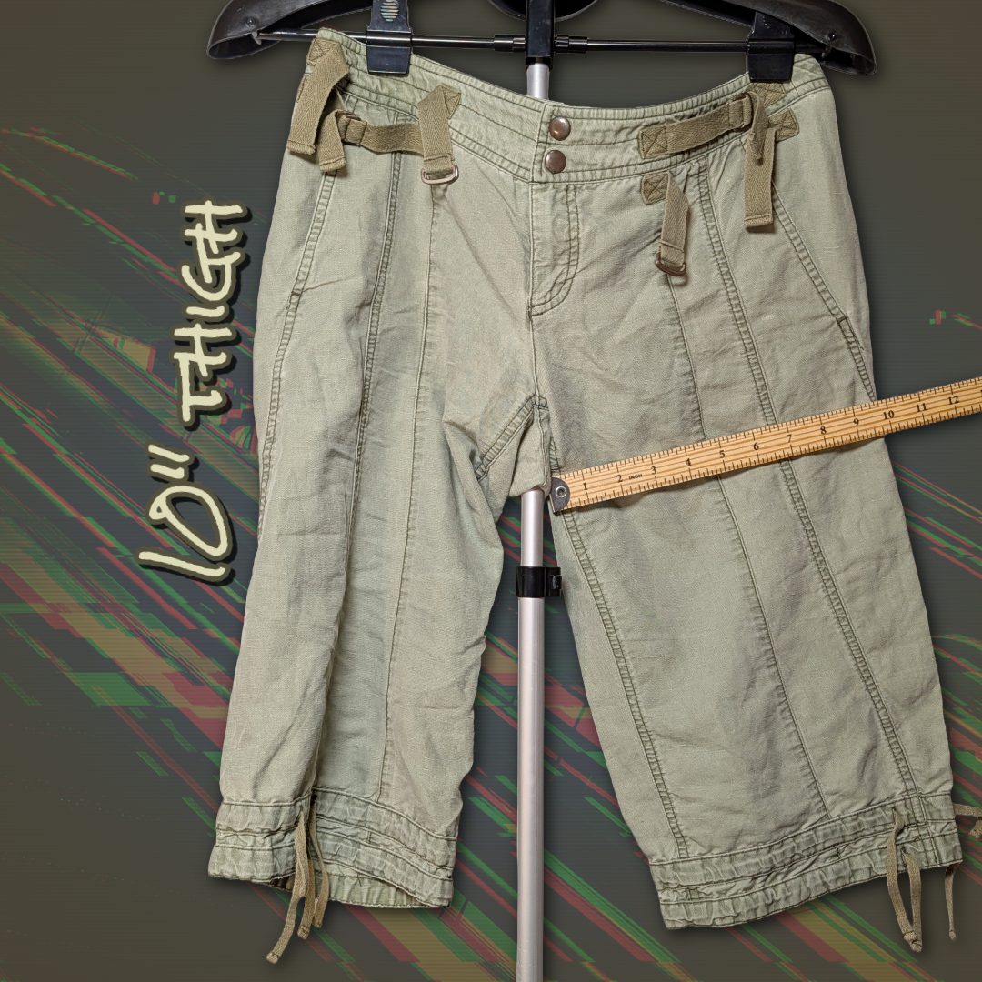 Free People sz 6 Army Green Capri Pants, Pockets! Adorable buckles detailing