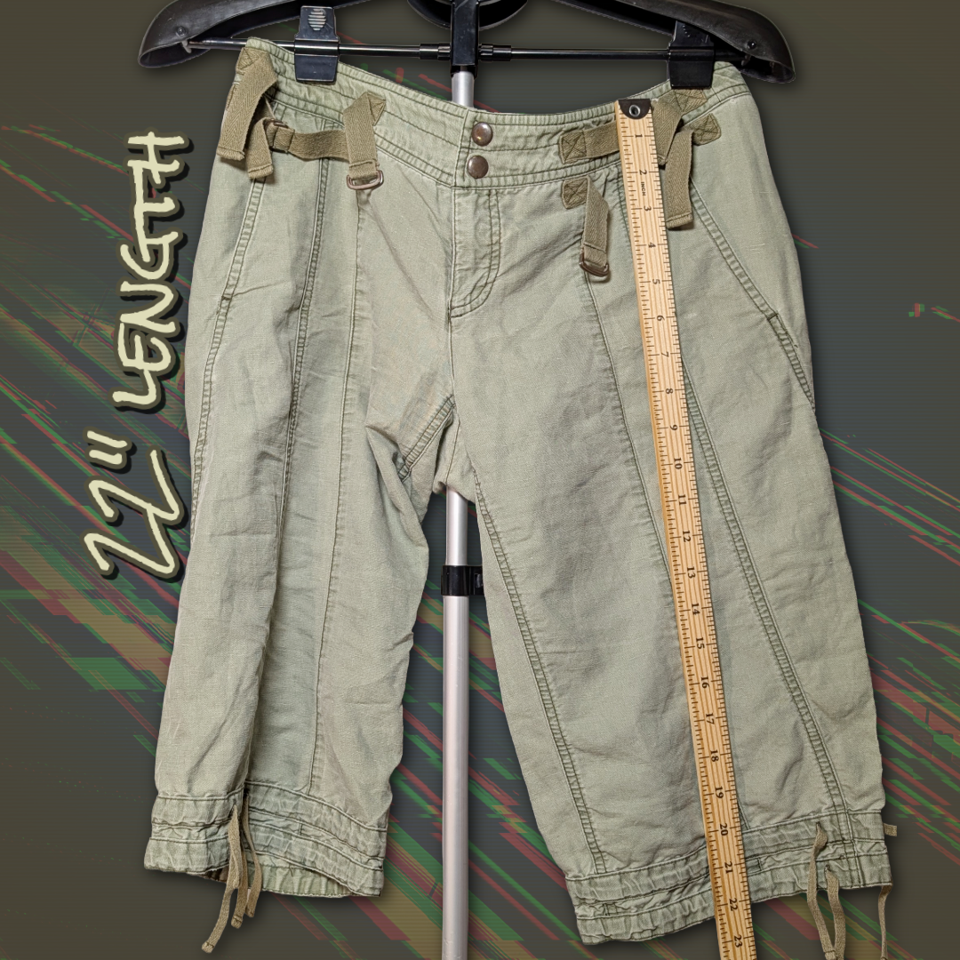 Free People sz 6 Army Green Capri Pants, Pockets! Adorable buckles detailing