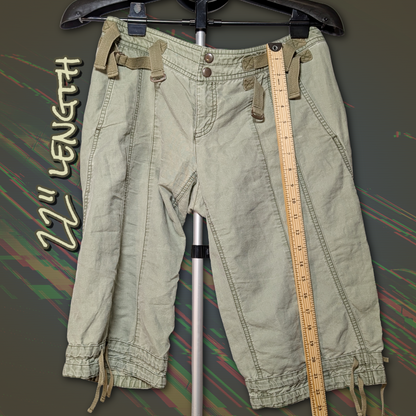 Free People sz 6 Army Green Capri Pants, Pockets! Adorable buckles detailing