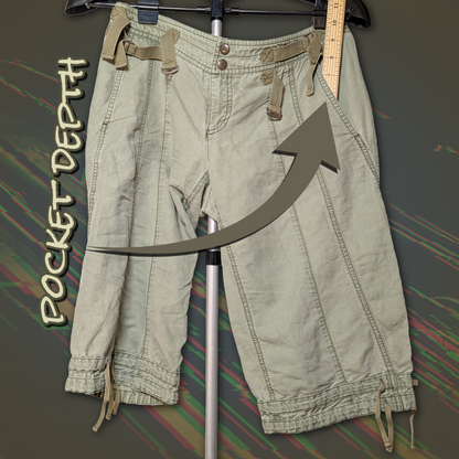 Free People sz 6 Army Green Capri Pants, Pockets! Adorable buckles detailing