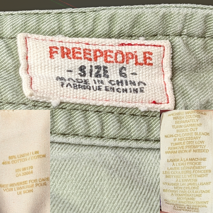 Free People sz 6 Army Green Capri Pants, Pockets! Adorable buckles detailing